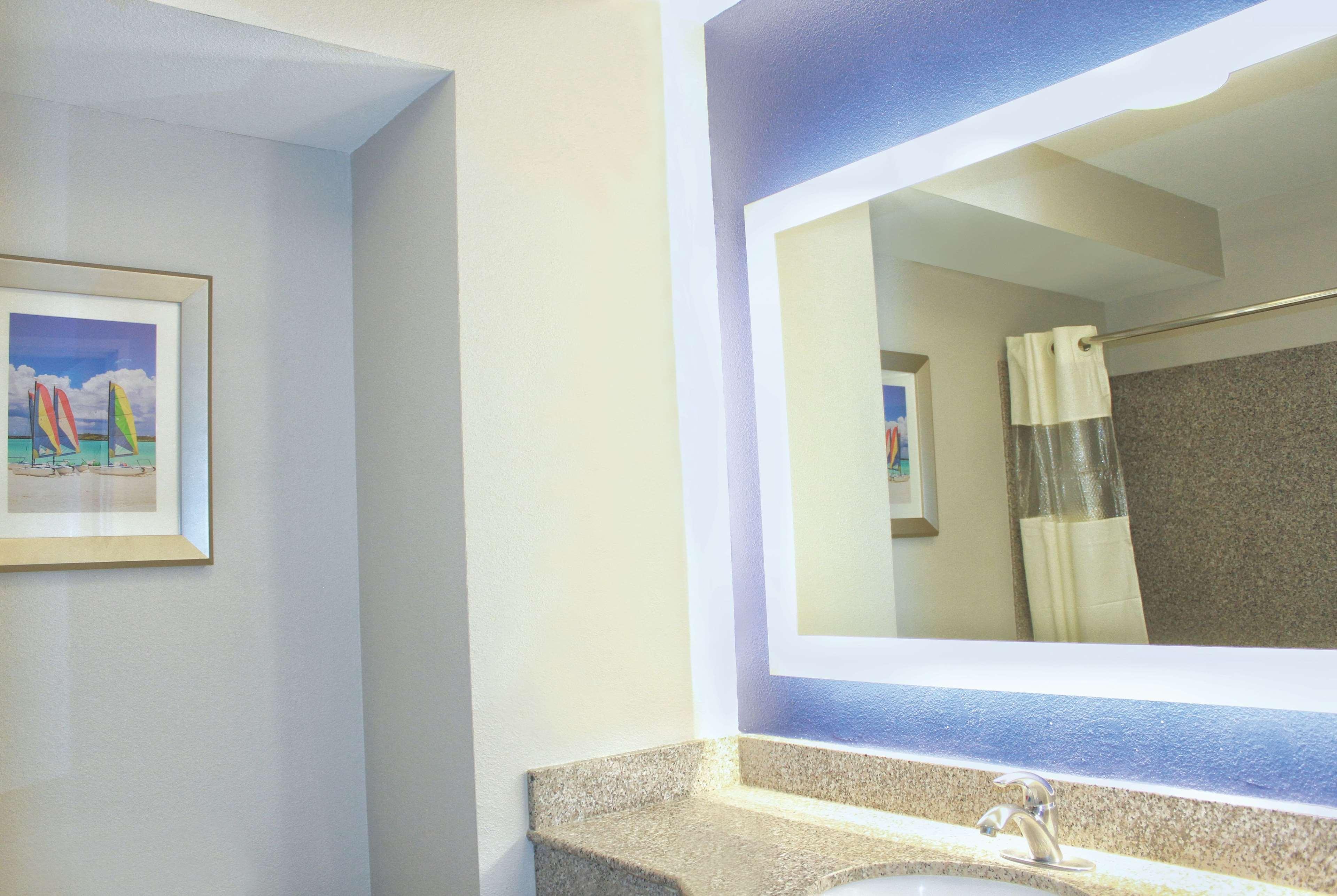 La Quinta By Wyndham Ne Long Beach/Cypress Hawaiian Gardens Екстериор снимка