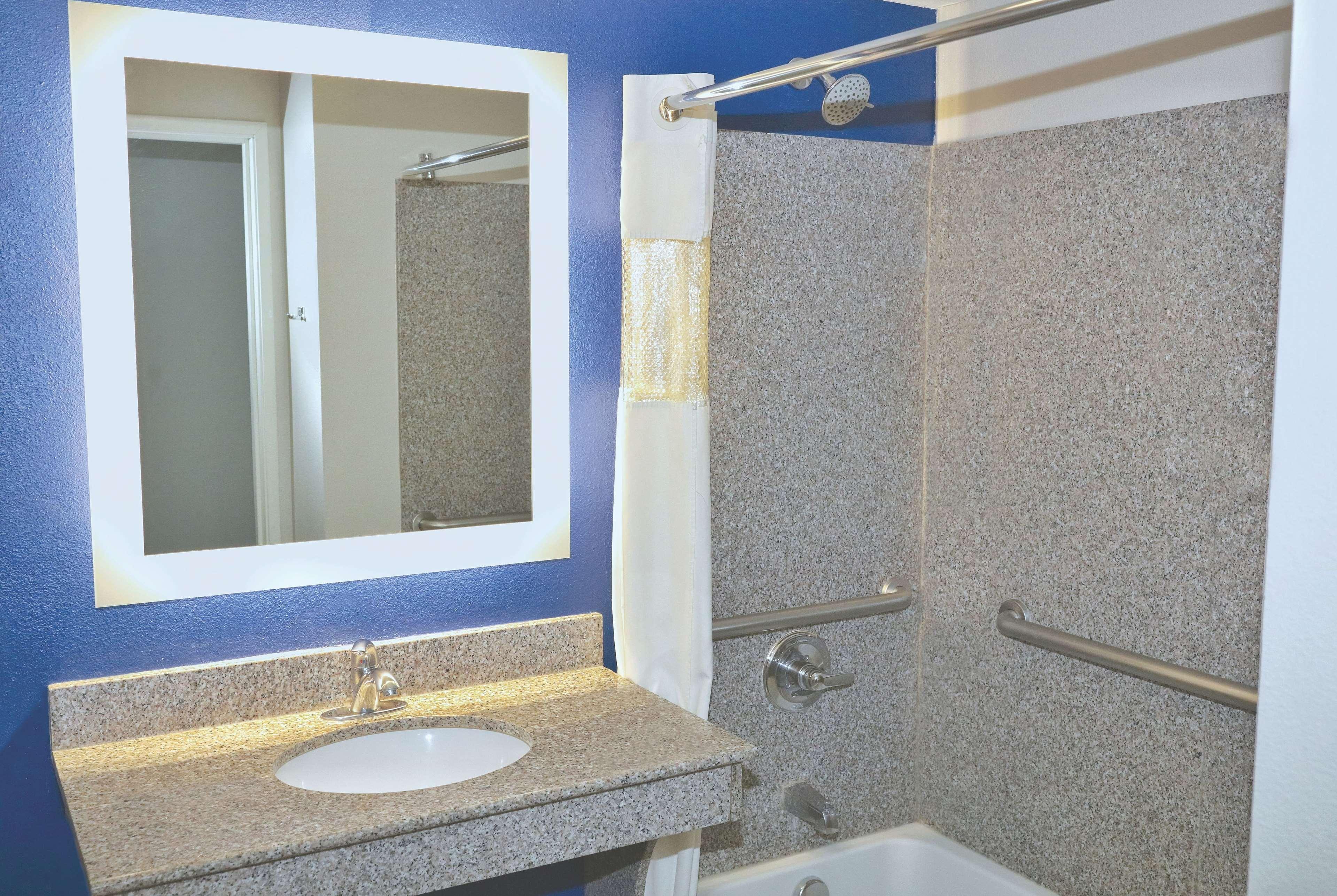 La Quinta By Wyndham Ne Long Beach/Cypress Hawaiian Gardens Екстериор снимка